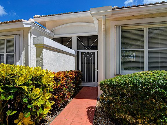 3rd image of 9583 Crescent View Dr N