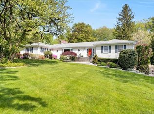 37 Holly Ln, Darien, CT