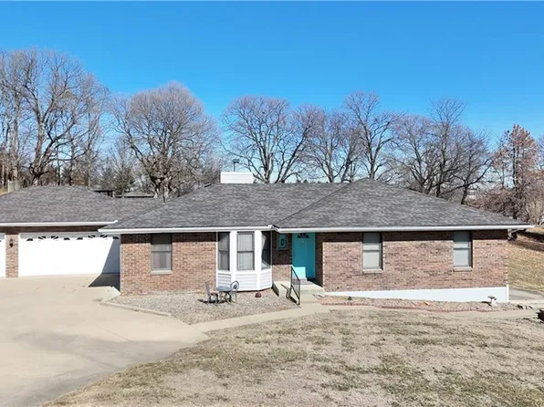 9 SE Hilltop Terrace Rd, Saint Joseph, MO 64507