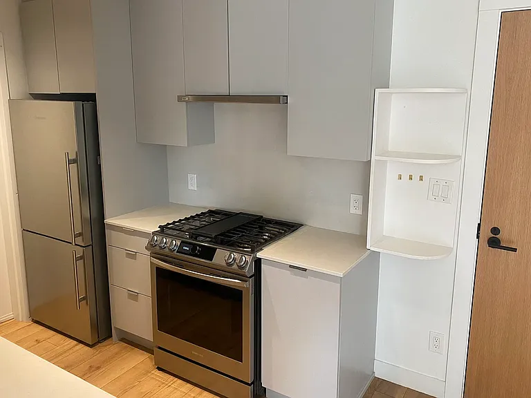 2493 Montrose Ave #410 — Photo 6