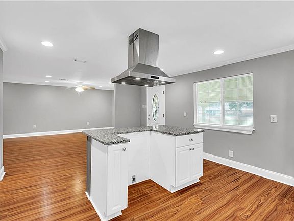 5th image of 121 Yorke St