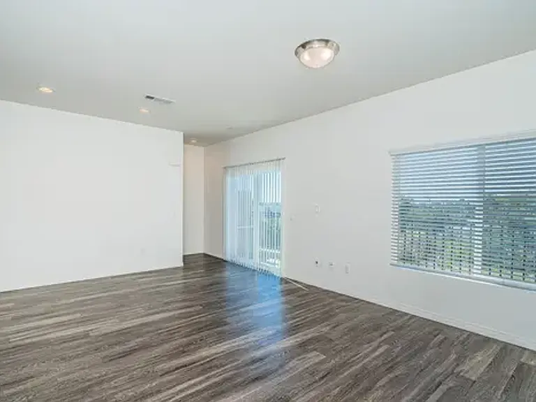 8123-8137 Cascio Ct — Photo 10