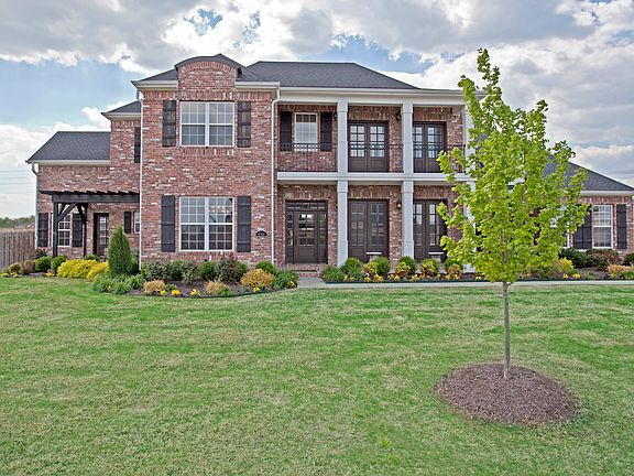 3rd image of 4144 Caerleon Cir