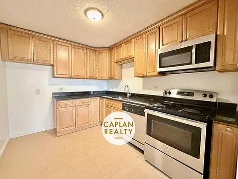 460 Whalley Ave #302 — Photo 2