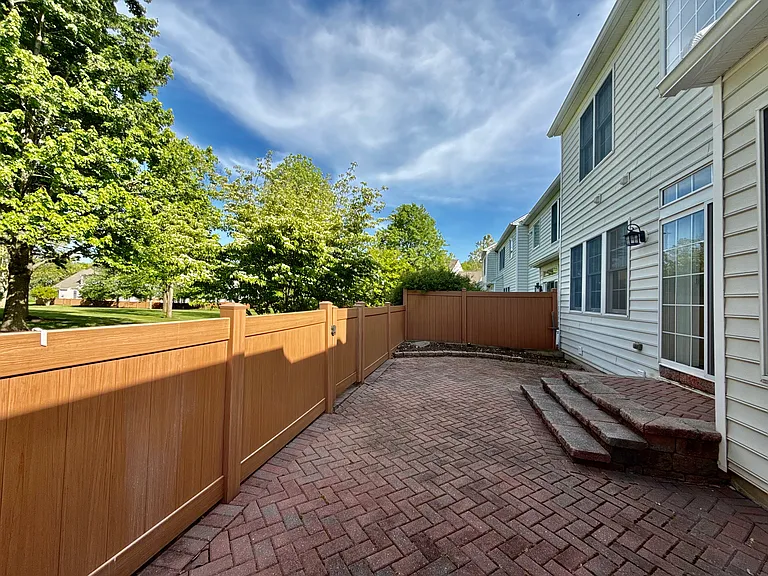 8 Trewbridge Ct — Photo 18