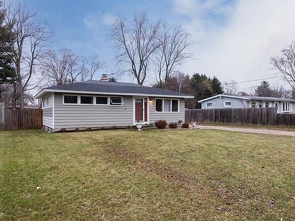 2nd image of 2921 Briarwood Dr