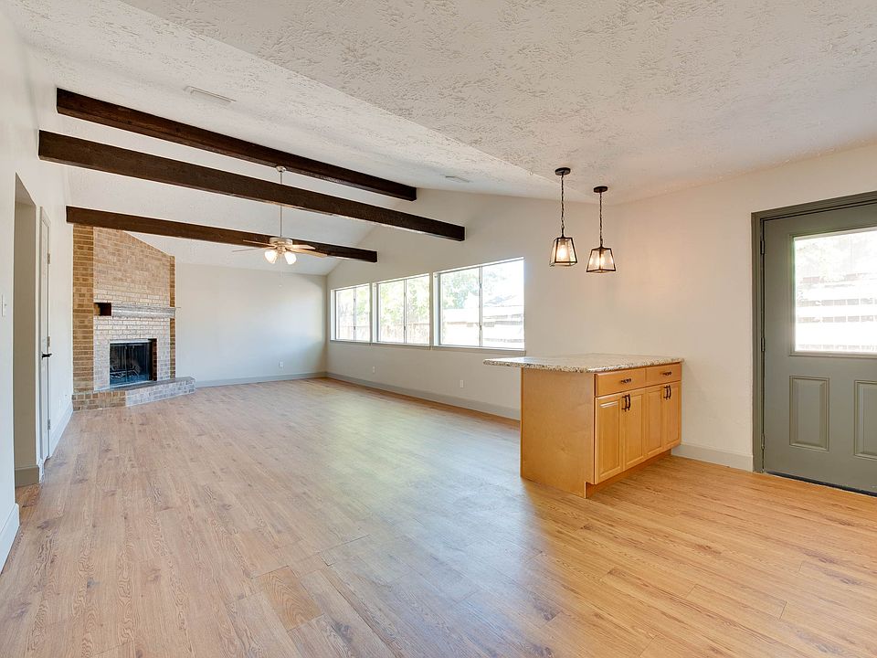 1st image of 2527 Village Oak Dr