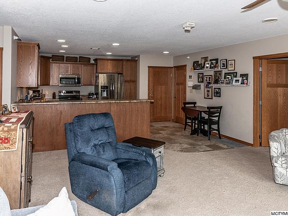 3rd image of 320 1st St NE APT 201