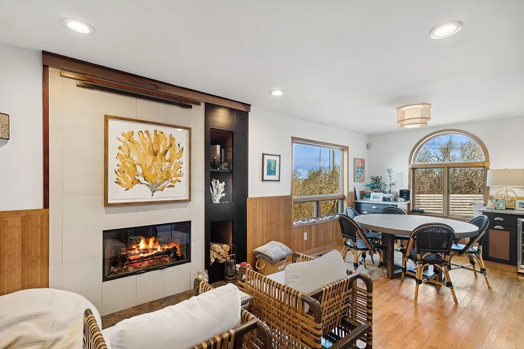 Amagansett Beach House With Water Views — Photo 3