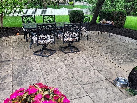 2nd image of 3242 Walkerview Dr
