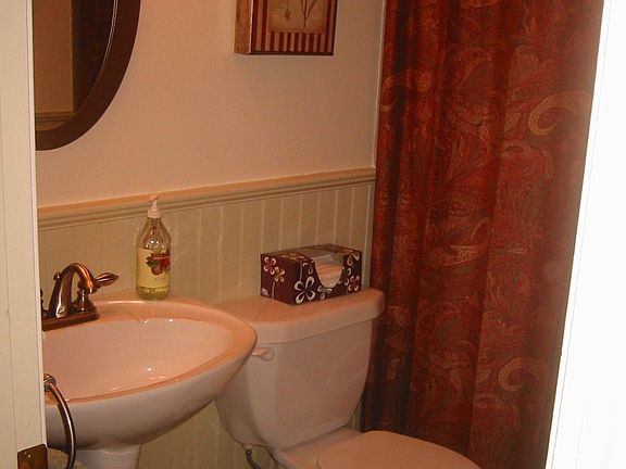 BRAND NEW bathroom in 2006!!  Completely renovated!