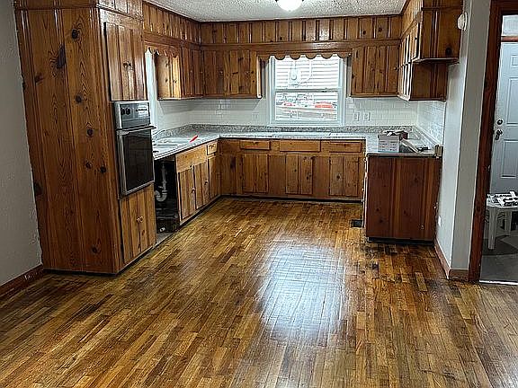 3rd image of 109 Appletree St