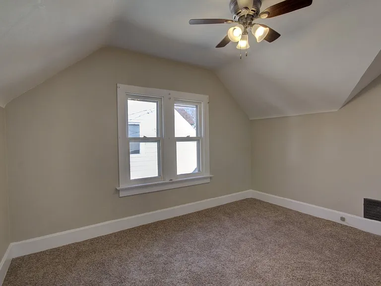 514 S Clark St — Photo 33