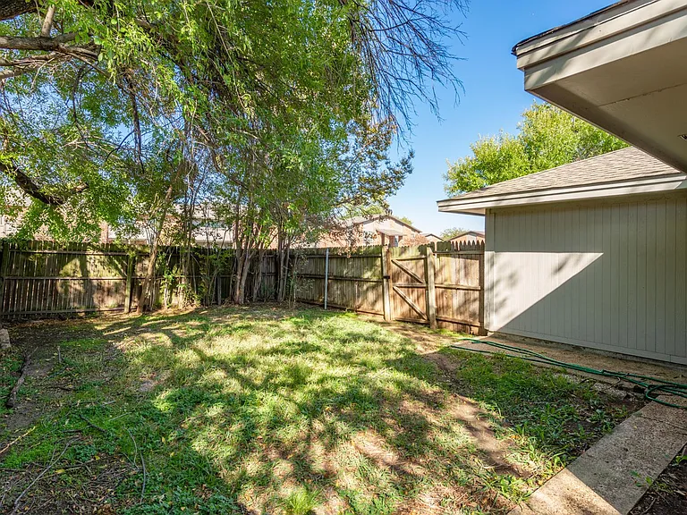 4605 & 4607 Menzer Rd — Photo 32