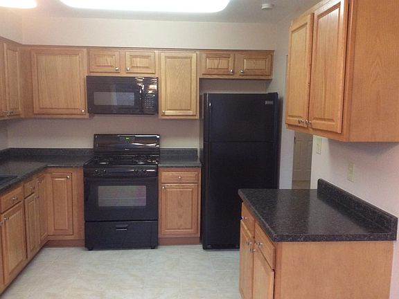 5th image of 755 1/2 W Jackson St