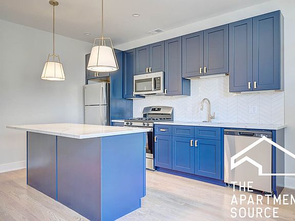 2nd image of 2028 W Montrose Ave #3A