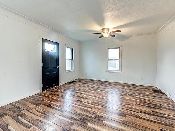 2nd image of 220 Ames Pl