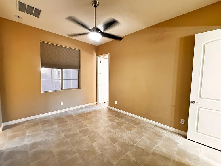 268 E Powell Way — Photo 11