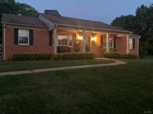 221 Camden Dr, Madison Heights, VA 24572