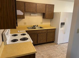 910 E Adams St APT 6A, Washington, IA 52353