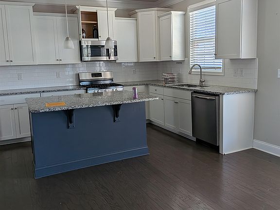 5th image of 405 Hilburn Way