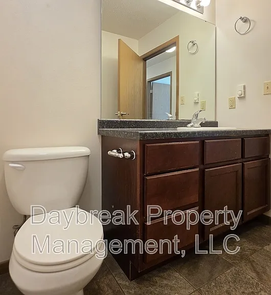 317 16th St S #5 — Photo 10