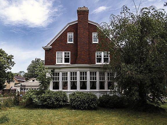 3rd image of 1683 James St