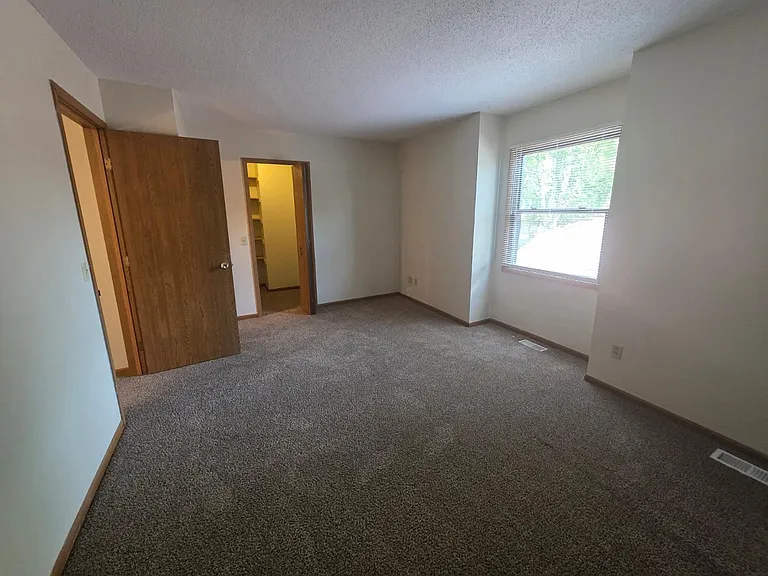 1009 Valley Side Dr — Photo 13