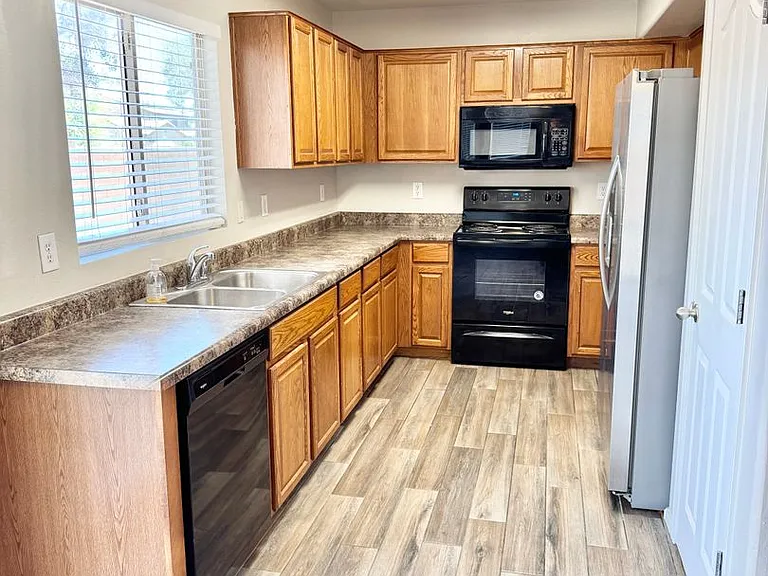 9820 W Pioneer St — Photo 19