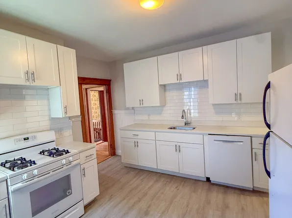 51 Parkton Rd Floor 3, Jamaica Plain, MA 02130