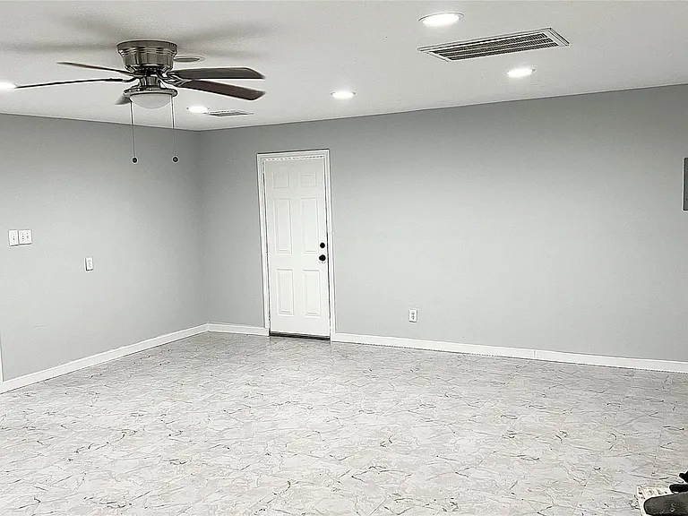 803 Glen Hollow Dr — Photo 21