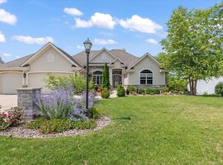 1523 Fox River Run, Mukwonago, WI 53149