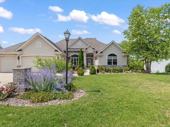 1523 Fox River RUN, Mukwonago, WI 53149