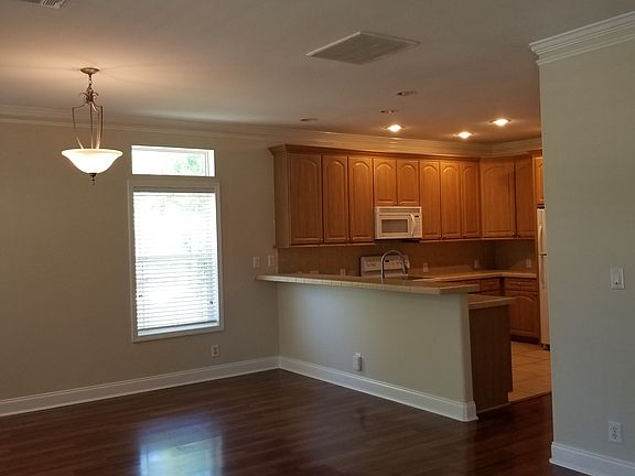 3rd image of 607 Hancock St