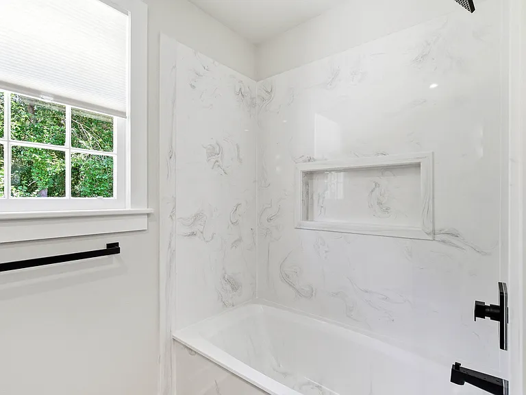413 Meritta Ave — Photo 18