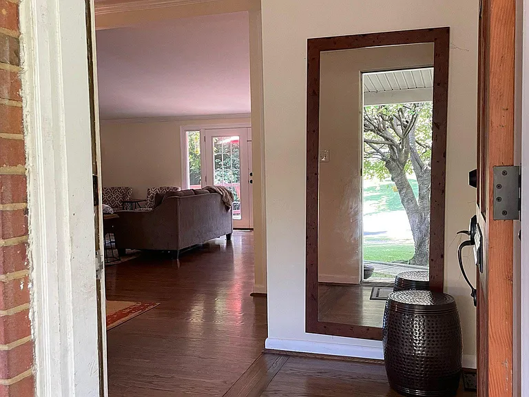 1633 Wrightson Dr — Photo 3