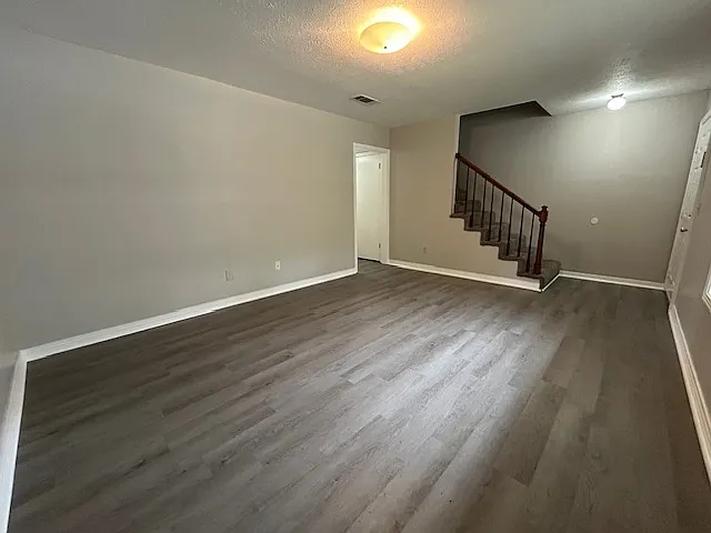 2 bed, 1.5 bath, 1158 sqft, $1,050 — Photo 4