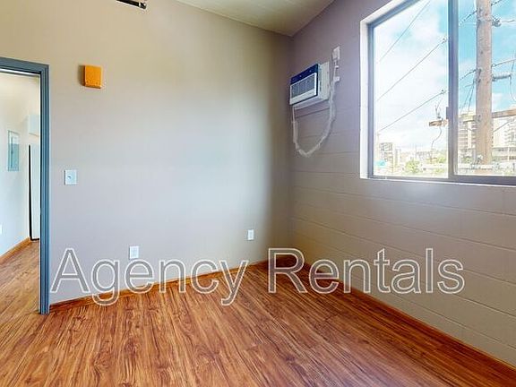 5th image of 1407 Pensacola St #105