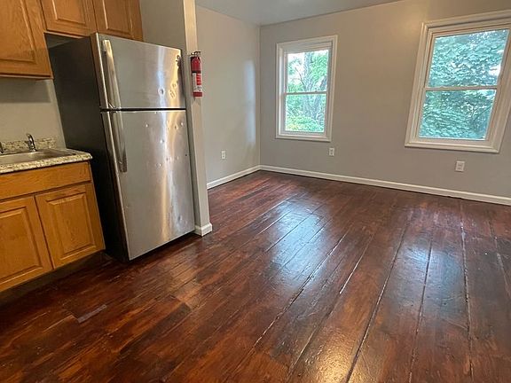 3rd image of 66 Johnston St #4