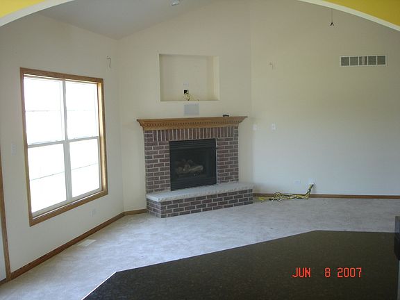 4th image of 319 Aspen Dr