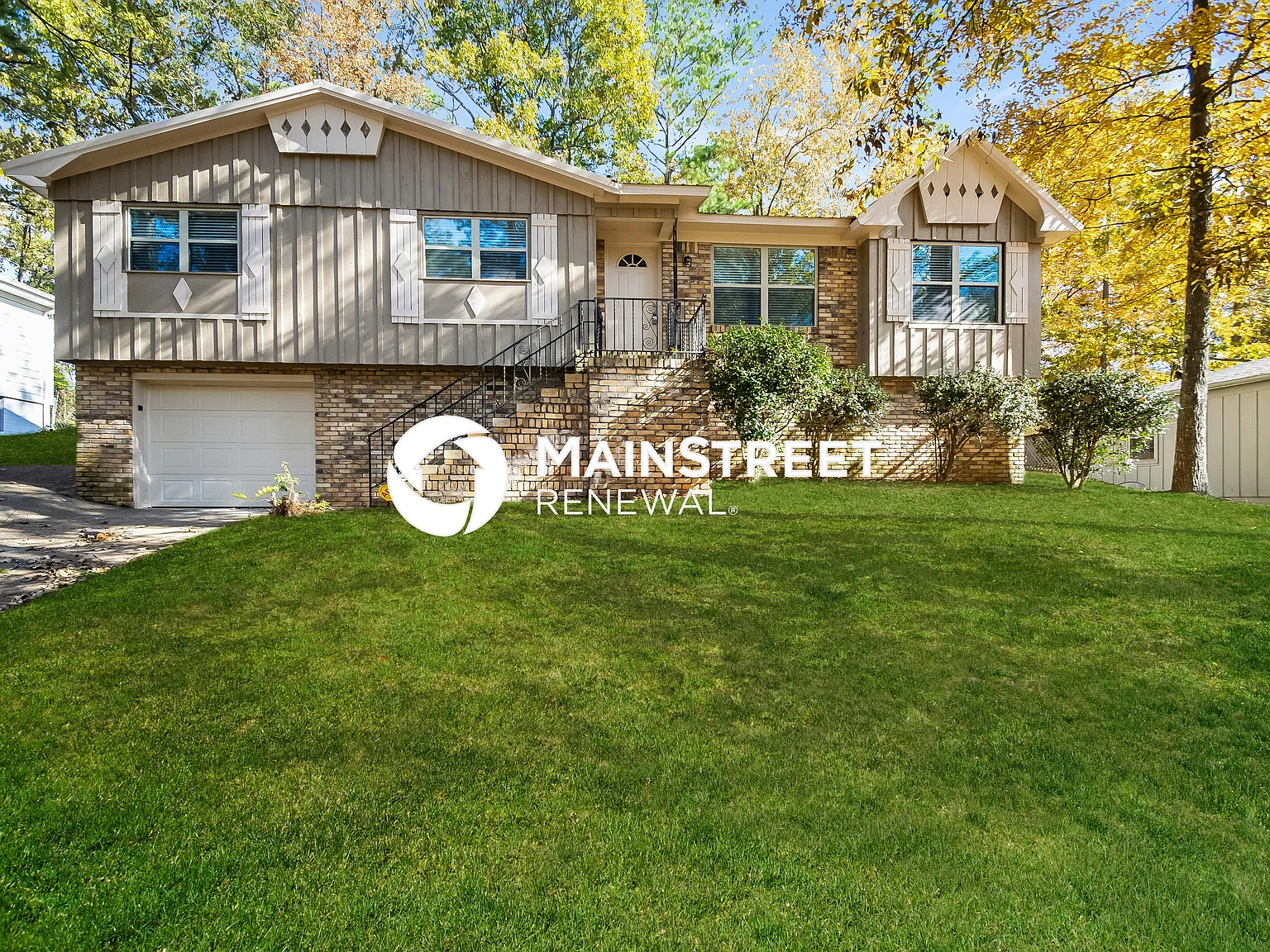 1525 Pine Tree Dr — Photo 1