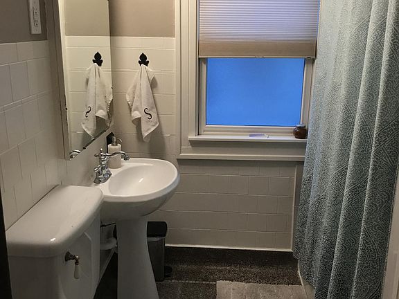 5th image of 3945 N Farwell Ave