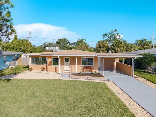 2480 Del Rio Way, Dunedin, FL 34698