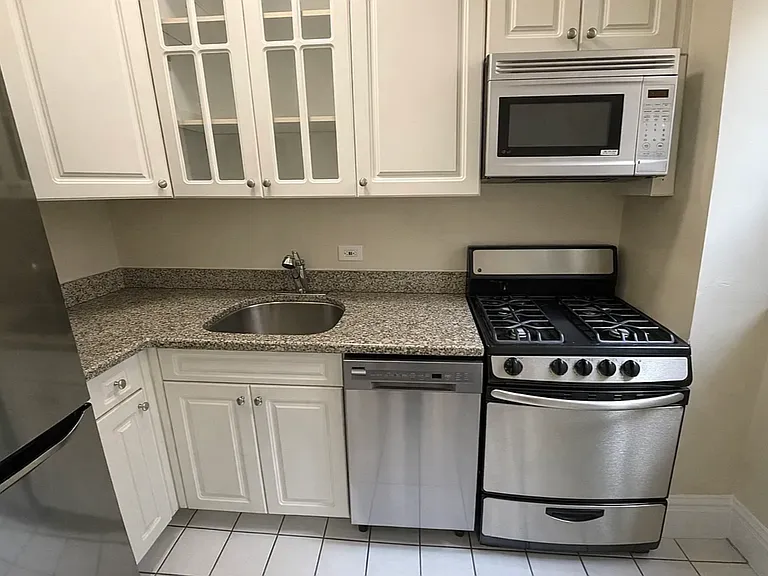 166 2nd Ave #10H — Photo 4