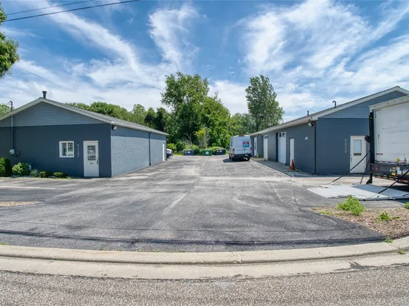 5527 Woodside Dr, Erie, PA 16505