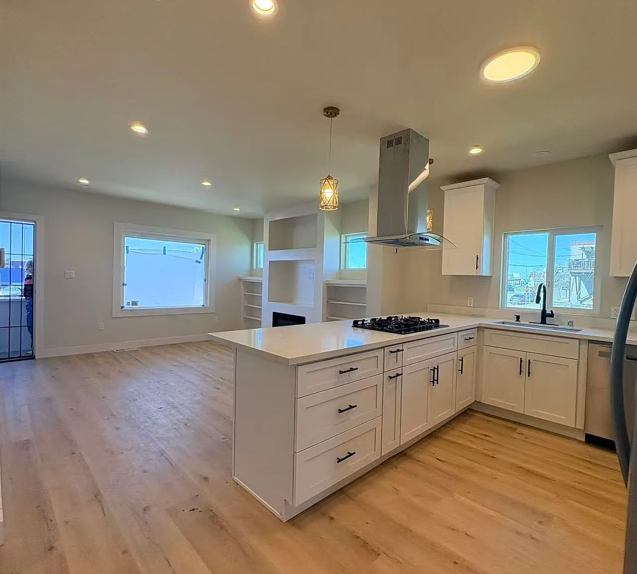 3 bed, 1.5 bath, 1088 sqft, $3,500 — Photo 3