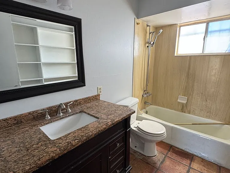 3208 E Almartin St — Photo 10