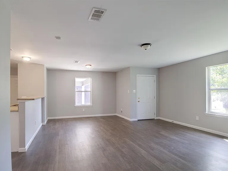1022 Jeff St — Photo 6