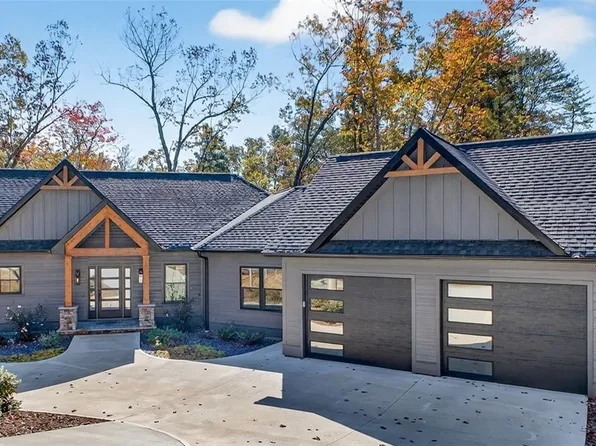 709 Keowee Bay Cir, Salem, SC 29676