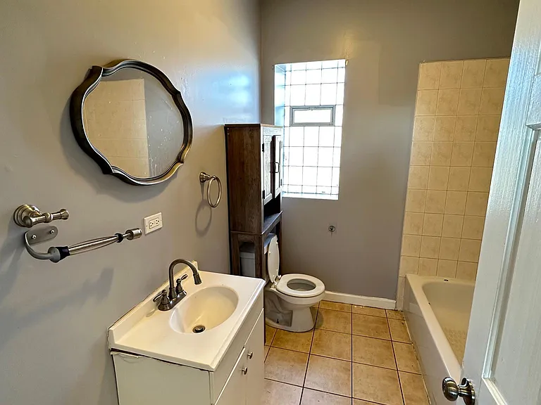 3522 W Grenshaw St #3F — Photo 8